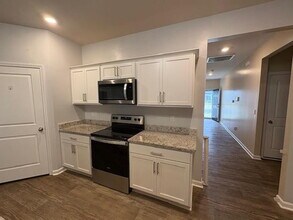 4528 Sandstone Dr in Greenville, NC - Building Photo - Building Photo