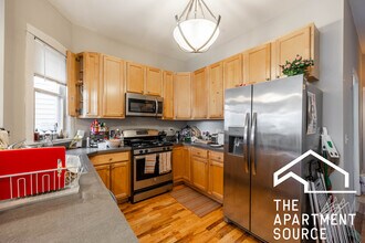 2430 N Marshfield Ave, Unit 1 in Chicago, IL - Building Photo - Building Photo