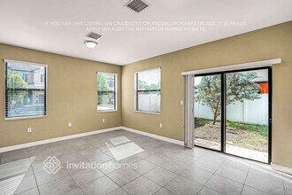 10466 W 33rd Way in Hialeah, FL - Foto de edificio - Building Photo