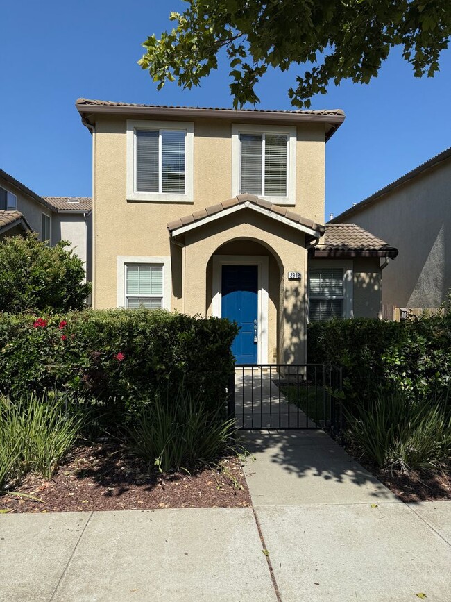 property at 2912 Mojave Dr
