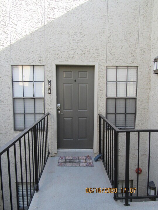 8020 E Thomas Rd in Scottsdale, AZ - Building Photo