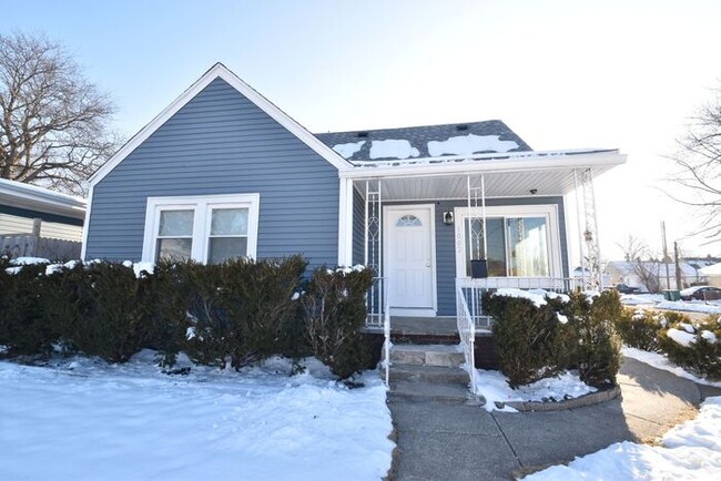 property at 1002 Oak St