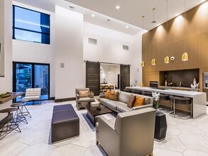 808 West Apartments in San Jose, CA - Foto de edificio - Building Photo