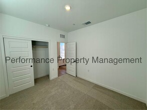 8710 Rawhide Ave in Shafter, CA - Building Photo - Building Photo