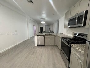 2561 NW 4th St in Pompano Beach, FL - Building Photo - Building Photo