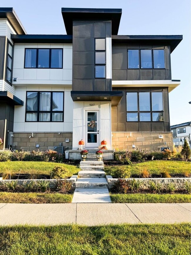 5017 161st St W in Lakeville, MN - Building Photo - Building Photo