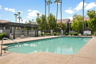 Bell Cove in Phoenix, AZ - Building Photo - Building Photo