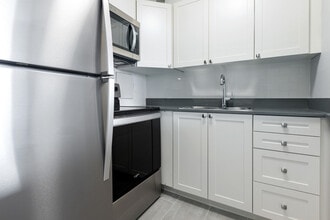 Lord Richmond in Ottawa, ON - Foto de edificio - Building Photo