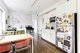 2613 N Fairfield Ave, Unit 2 in Chicago, IL - Building Photo - Building Photo