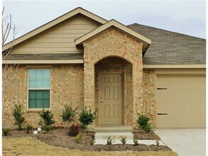 224 Dye Dr in Royse City, TX - Foto de edificio - Building Photo