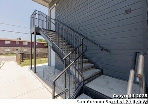 8111 Landing in San Antonio, TX - Foto de edificio - Building Photo