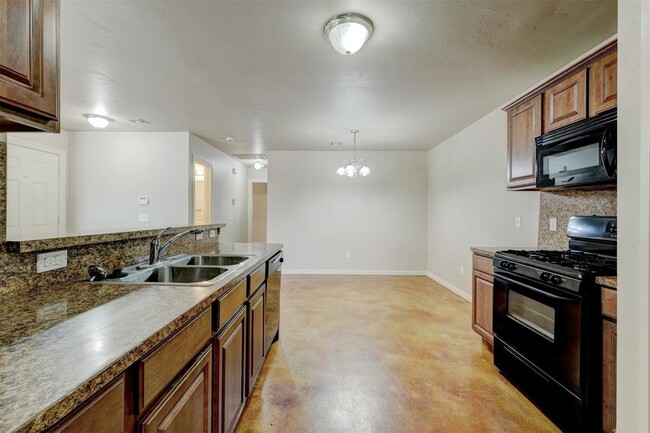 401 Sterling Pointe Way in Edmond, OK - Building Photo - Building Photo