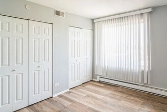 1227 S Harlem Ave, Unit 507 in Berwyn, IL - Building Photo - Building Photo