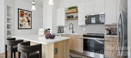 2222 N Tryon St in Charlotte, NC - Building Photo - Building Photo