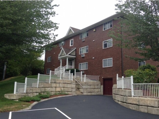 3861 Brown Ave in Manchester, NH - Building Photo - Building Photo