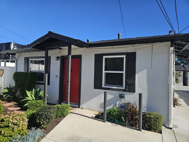 1554 Orange Ave, Unit A in Costa Mesa, CA - Building Photo - Building Photo
