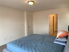 6320 Pear Vly Ln in Las Vegas, NV - Building Photo - Building Photo
