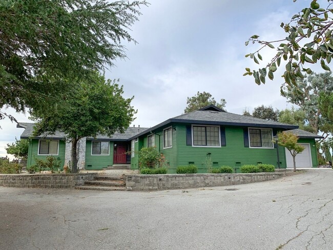 property at 3111 Meadow Ct