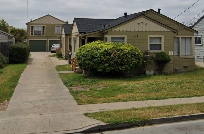 Triplex in Salinas, CA - Foto de edificio