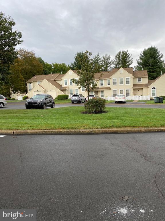 1811 Hennessy Dr in Southampton, PA - Building Photo - Building Photo