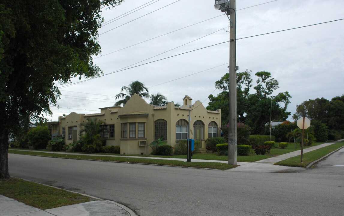 1902 Dewey St in Hollywood, FL - Foto de edificio