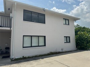 13401 First St in Ft. Myers, FL - Foto de edificio - Building Photo