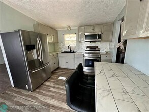 12431 SW 5th St in Davie, FL - Building Photo - Building Photo