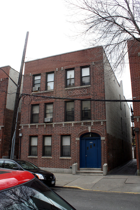 1419 Rowland St in Bronx, NY - Building Photo