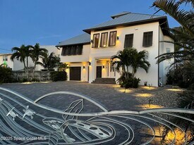 3585 S Atlantic Ave in Cocoa Beach, FL - Building Photo