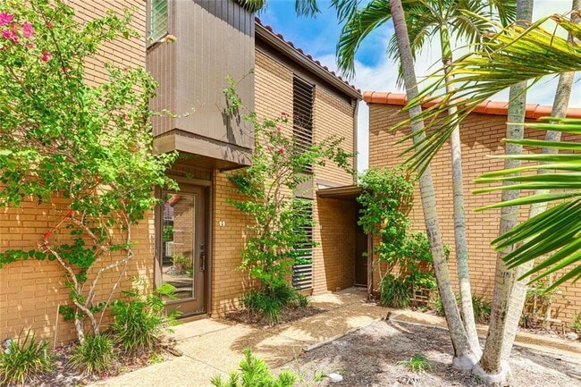 11 Sandy Cove Rd in Sarasota, FL - Building Photo - Building Photo