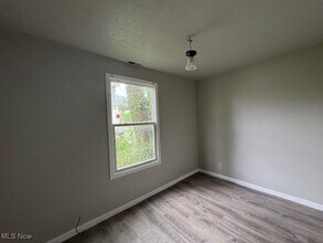 4249 E 164th St in Cleveland, OH - Building Photo - Building Photo