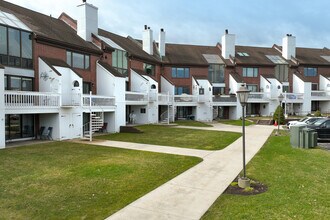 River's Edge Condominiums in Newburyport, MA - Building Photo - Building Photo