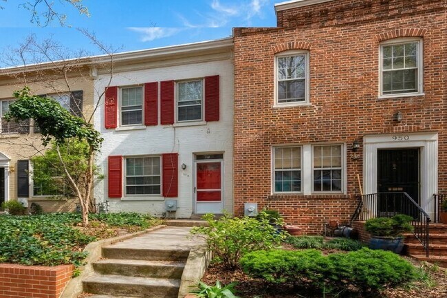 955 25th St NW in Washington, DC - Foto de edificio - Building Photo