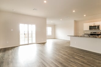 136 Rustic Trce in Snook, TX - Building Photo - Building Photo