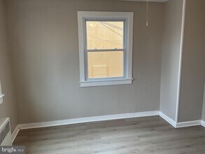 5 E Main St in Wrightstown, NJ - Building Photo - Building Photo