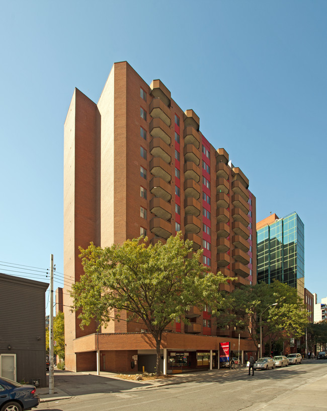 Grange Tower in Toronto, ON - Building Photo - Building Photo