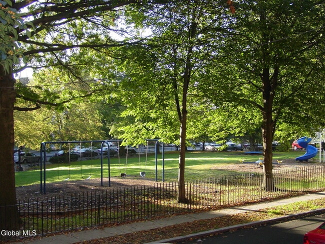 8 Hall Pl in Albany, NY - Building Photo - Building Photo