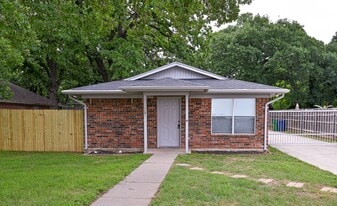 3201 S Garland St in Decatur, TX - Building Photo