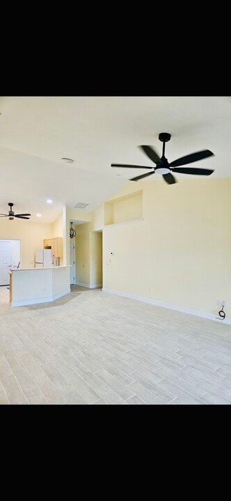 9333 Agate St in Port Charlotte, FL - Building Photo