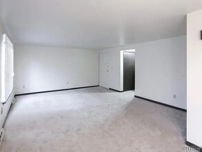 1 Greenwich Dr in Buffalo, NY - Building Photo - Building Photo
