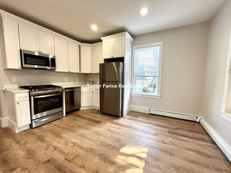 102 Buttonwood St, Unit 3 in Boston, MA - Building Photo