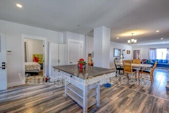 544 Birch Ave in Kelowna, BC - Building Photo - Building Photo