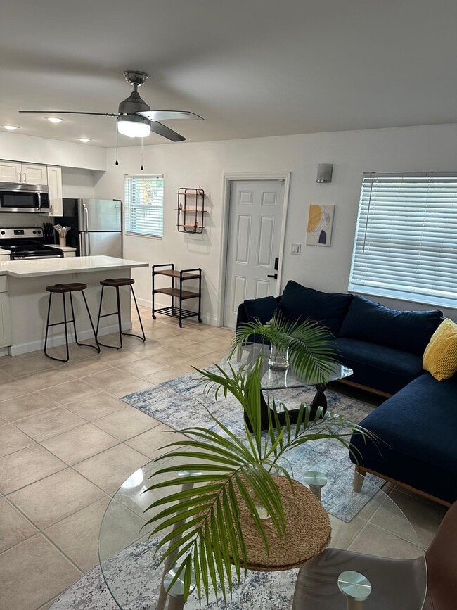 1220 NE 5th Ter, Unit 3