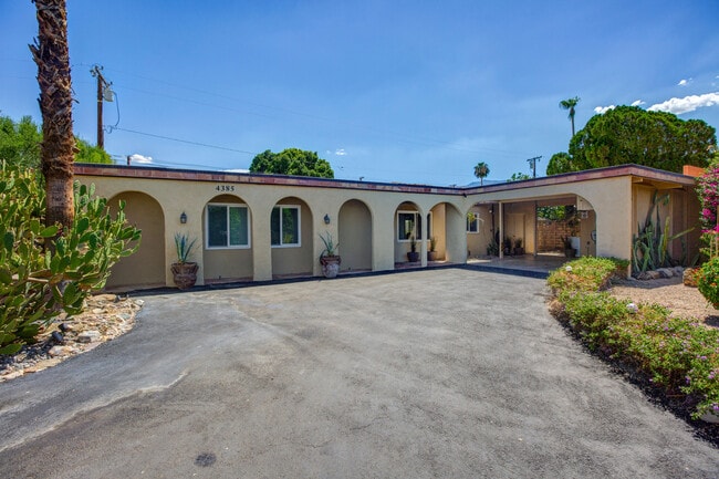 4385 E Pso Caroleta in Palm Springs, CA - Building Photo - Building Photo