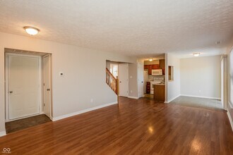 2806 Lullwater Ln in Indianapolis, IN - Foto de edificio - Building Photo