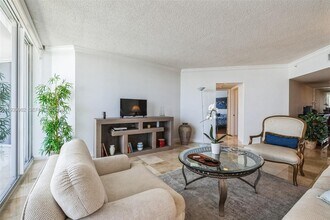 21205 Yacht Club Dr in Aventura, FL - Building Photo - Building Photo