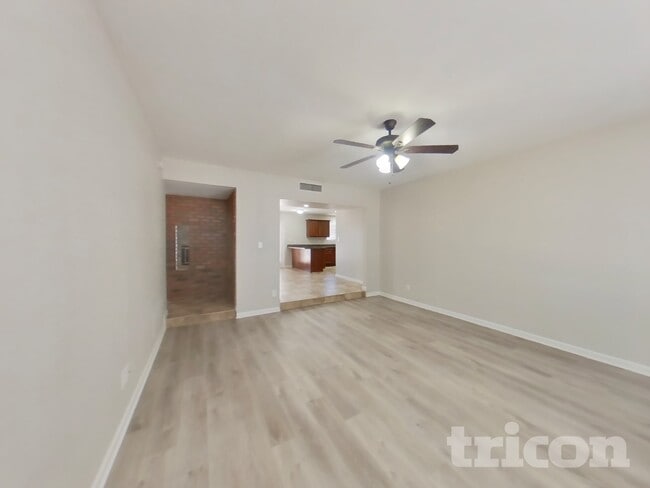 9215 N 39th Dr in Phoenix, AZ - Foto de edificio - Building Photo