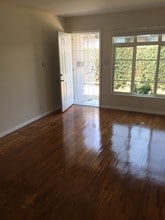 2512 N Buena Vista St, Unit 2512 in Burbank, CA - Building Photo - Building Photo