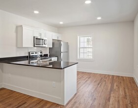 Graham Apartments in Knoxville, TN - Building Photo - Building Photo