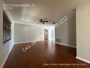 8313 Paddlewheel St in Tampa, FL - Building Photo - Building Photo